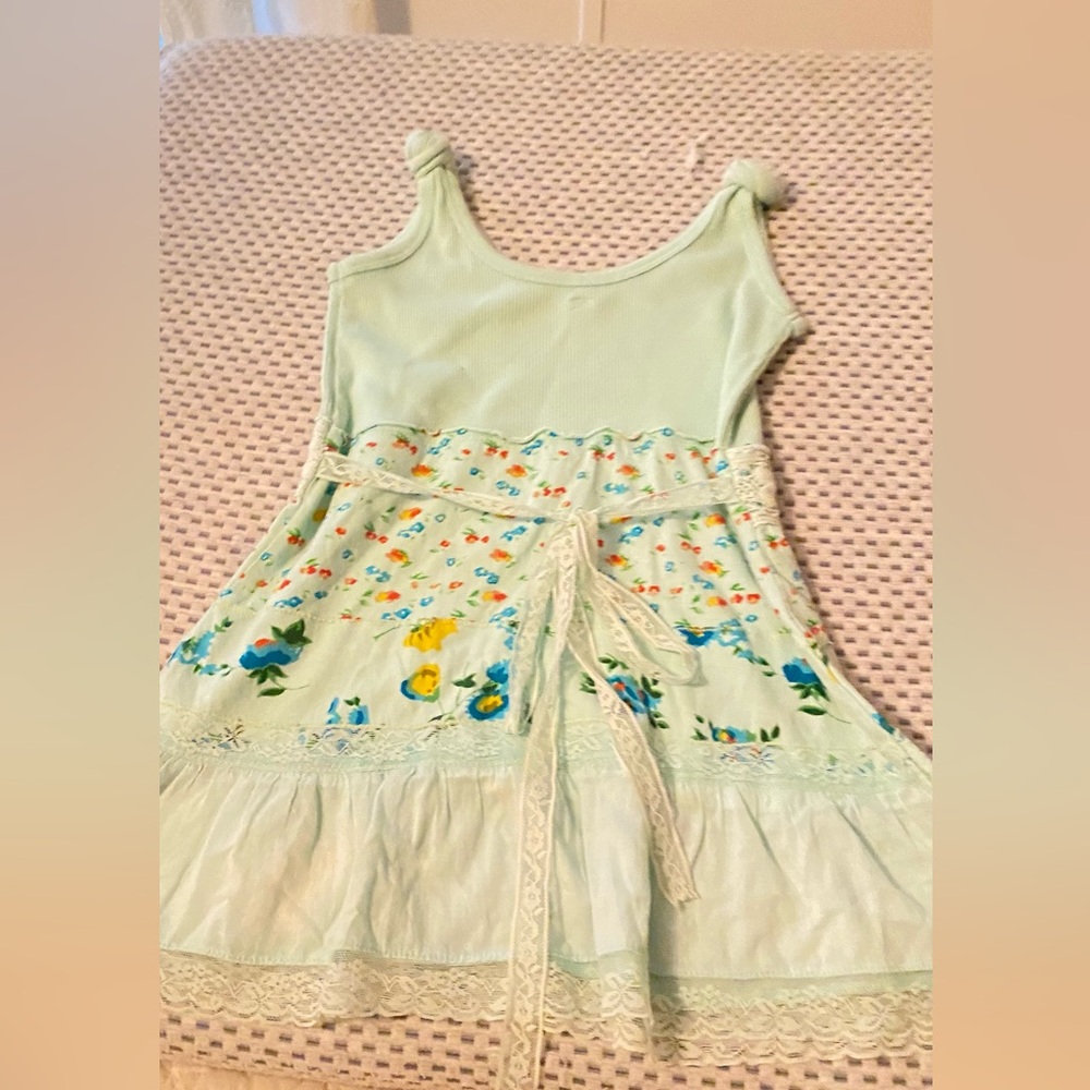 FREE PEOPLE Girl’s size SMALL light green print sleeveless dress. Good used